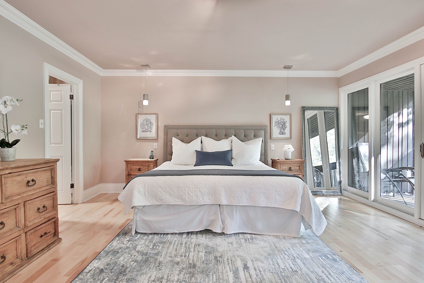 10 Romantic Bedroom Decor Ideas for Couples - IR1 1